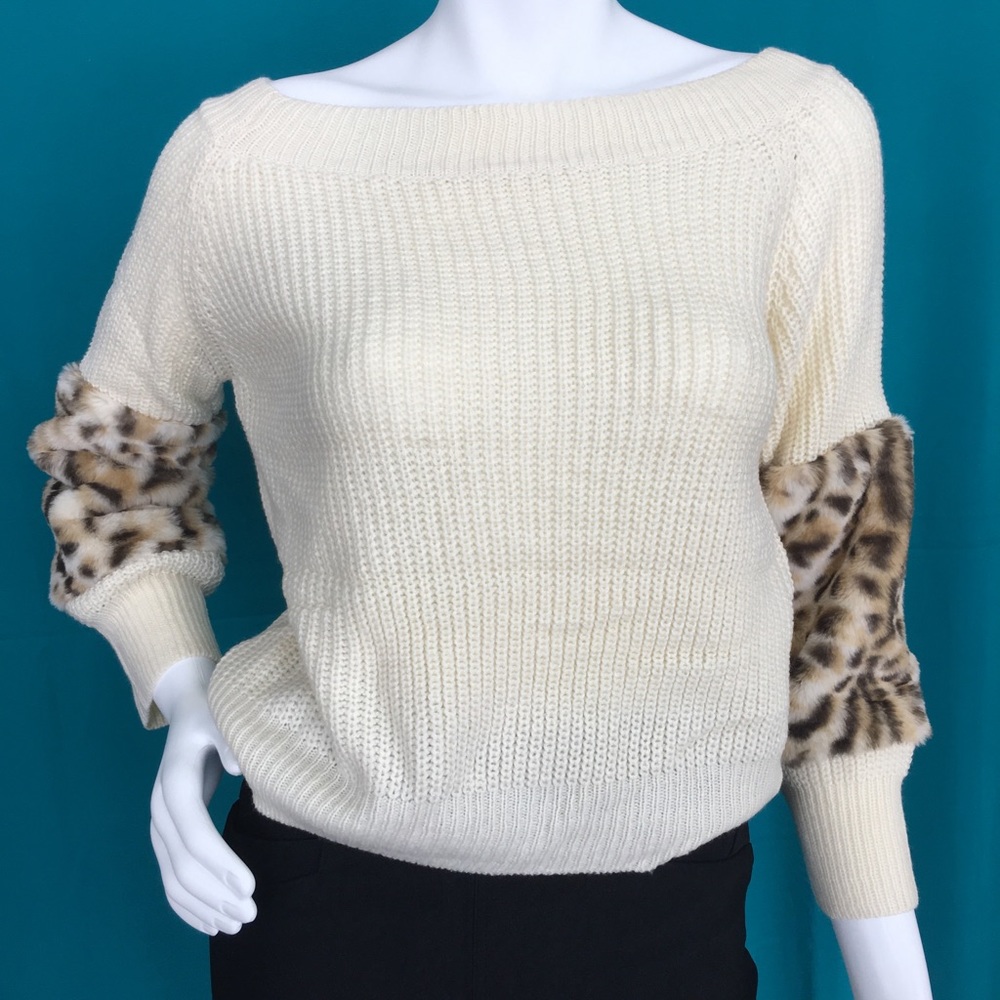 Sweater with faux fur